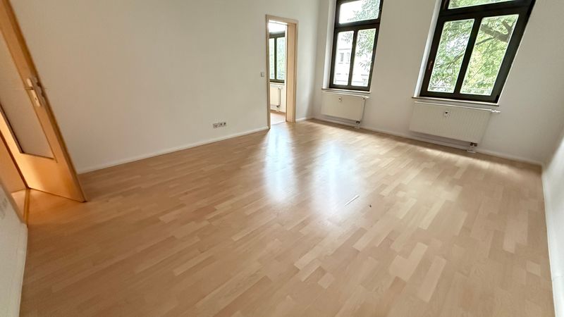 Mieter ab 1.8. gesucht - Küche am Wohnzimmer -sonniger Balkon u.v.m.
